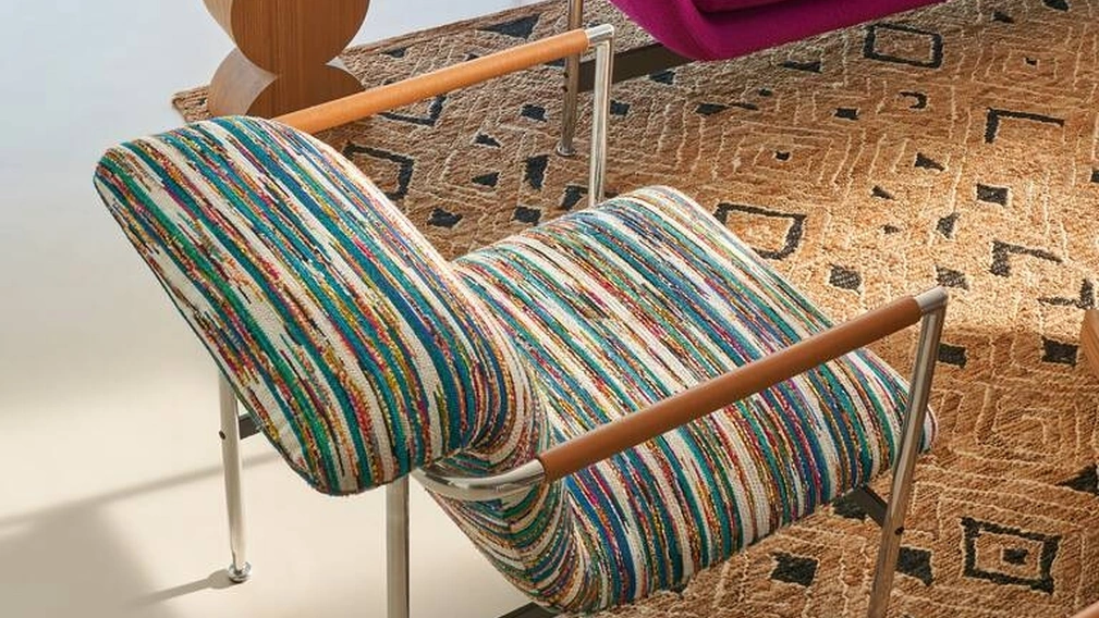 Poltroncina in tessuto Esosoft di Cassina
