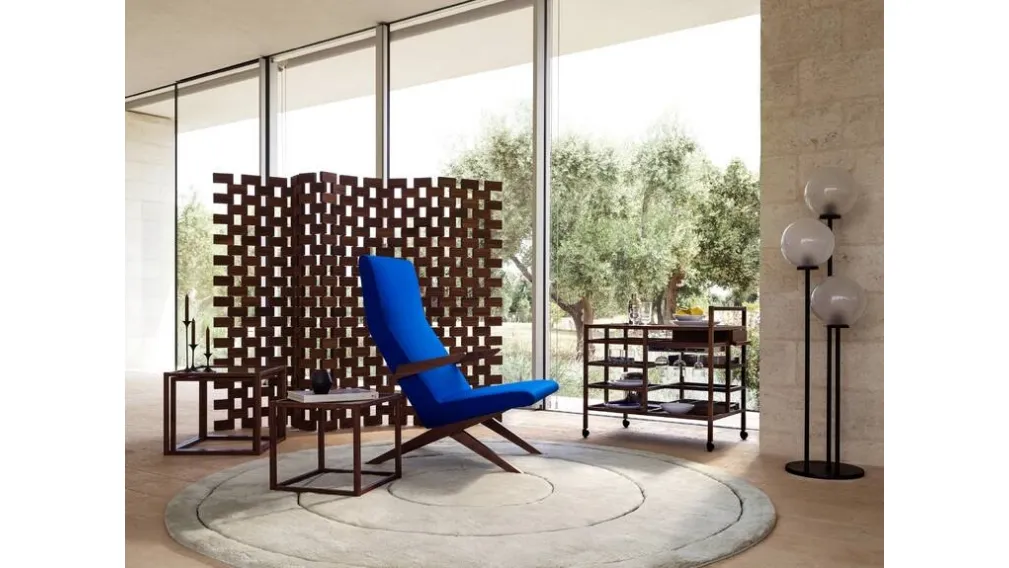 Poltrona High Back Chair in tessuto con struttura in legno massello di Cassina