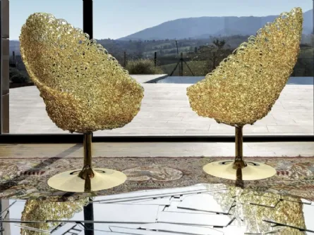 Poltroncina girevole di design con schienale alto Margherita realizzata in policarbonato di Edra