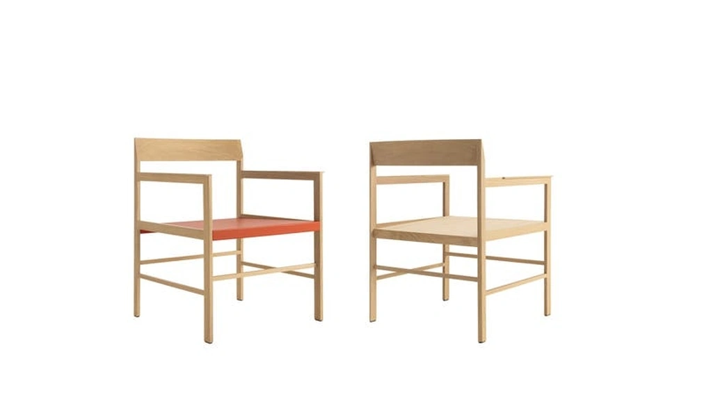 Poltroncina in legno con seduta in cuoio o in legno Metric di B&B Italia
