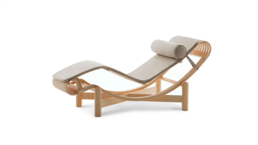 Poltrona Tokyo Chaise Longue in legno con rivestimento in tessuto di Cassina