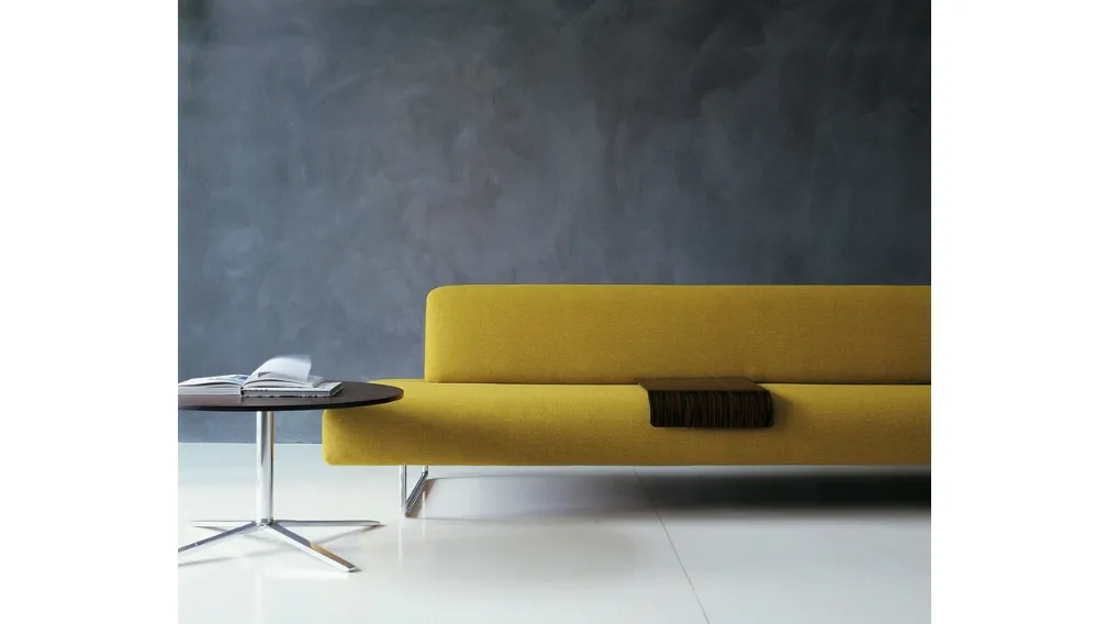 Divano lineare in tessuto Cloud di B&B Italia