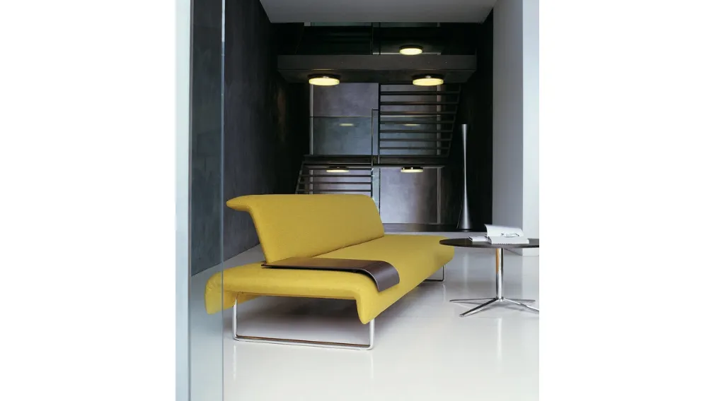 Divano lineare di design in tessuto con piedi in metallo Cloud di B&B Italia