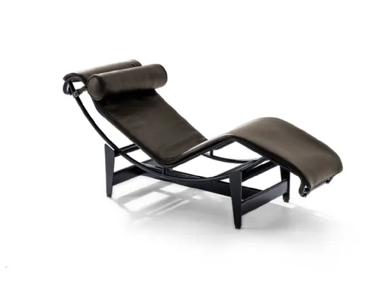 Poltrona chaise longue in pelle nera LC4 Noire di Cassina