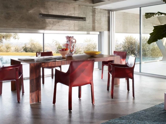 Sedia in cuoio Cab 413 di Cassina