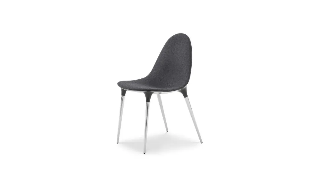 Sedia di design Caprice in tessuto con struttura in acciaio di Cassina