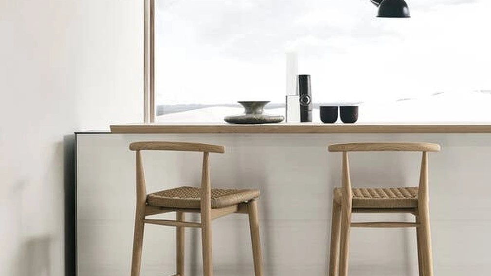 Sgabello in legno con sedile in corda Jens di B&B Italia