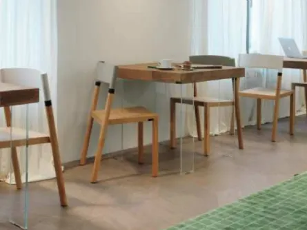 Sedia impilabile Joynt in legno di Rovere di Lago