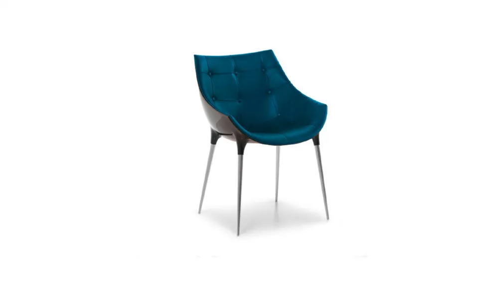 Sedia di design Passion in pelle trapuntata con gambe in acciaio di Cassina