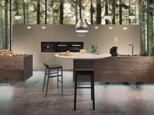 Sgabello Steps composto da strisce di feltro industriale appoggiate su una struttura in alluminio di Lago