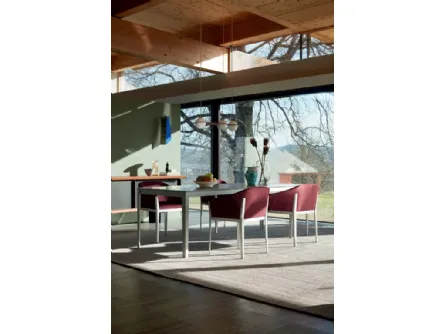 Tavolo Cotone con piano in marmo e struttura in alluminio di Cassina