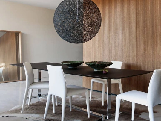 Tavolo Eileen in legno di B&B Italia