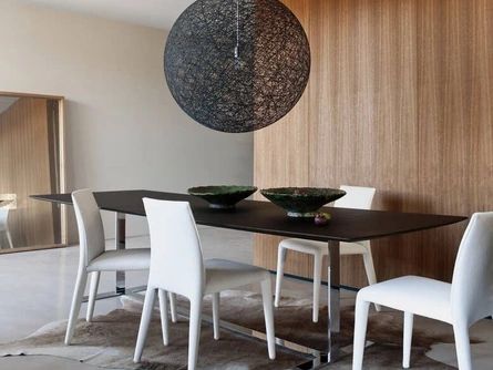 Tavolo Eileen in legno di B&B Italia
