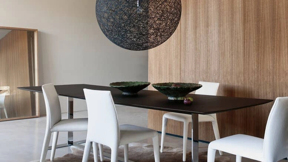 Tavolo Eileen in legno di B&B Italia