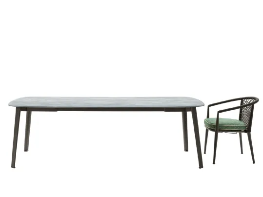 Tavolo Ginepro in pietra e struttura in alluminio verniciata di B&B Italia