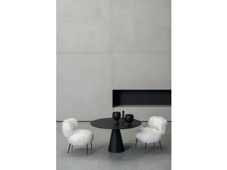 Tavolo in agglomerato di cemento antracite con graniglia di marmo Jove di Baxter