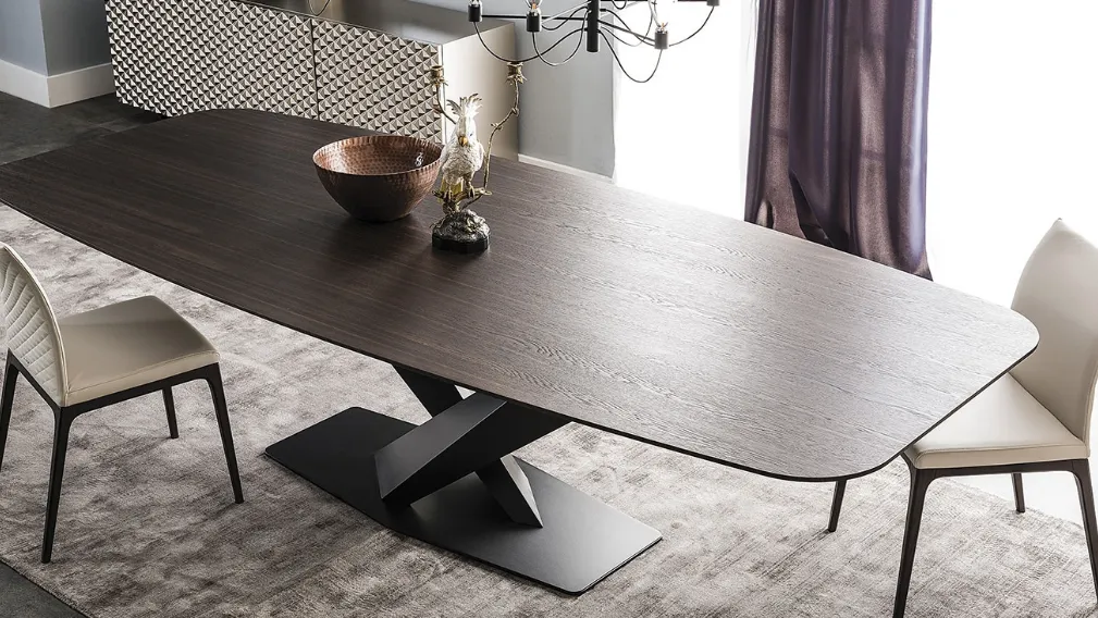 Tavolo con base in metallo e piano in legno Stratos Wood di Cattelan Italia