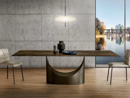 Tavolo U Wildwood con top in legno e base in metallo di Lago