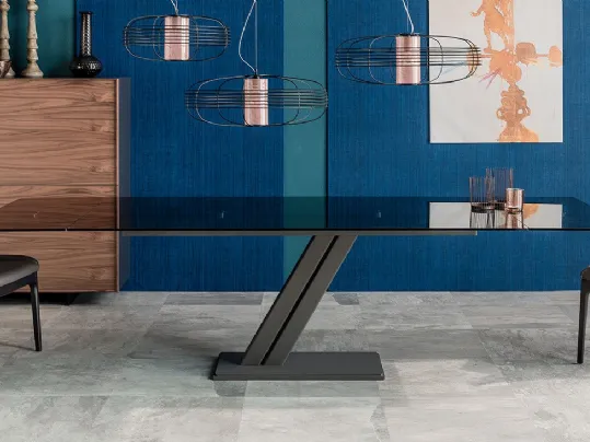 Tavolo con base in metallo e piano in cristallo fumè Zeus Drive di Cattelan Italia