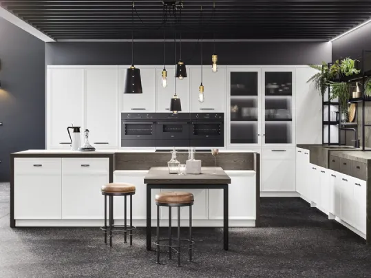 Cucina classica con isola in laccato opaco Bianco e rovere con top in gres Levante di Miton