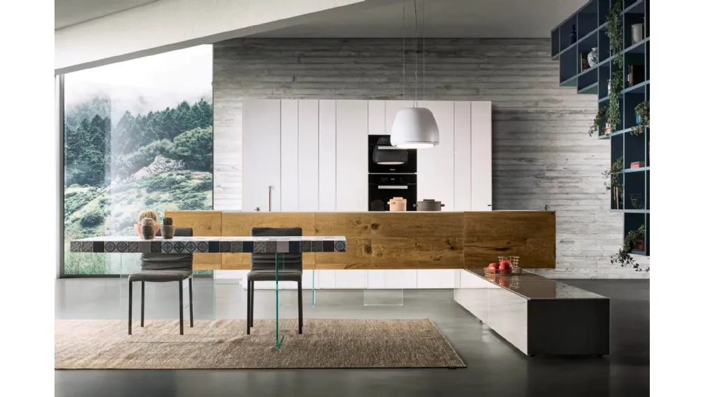 Cucina Design lineare 36e8 Wildwood 02 in legno di Rovere centenario e vetro laccato Bianco con base in vetro trasparente di Lago