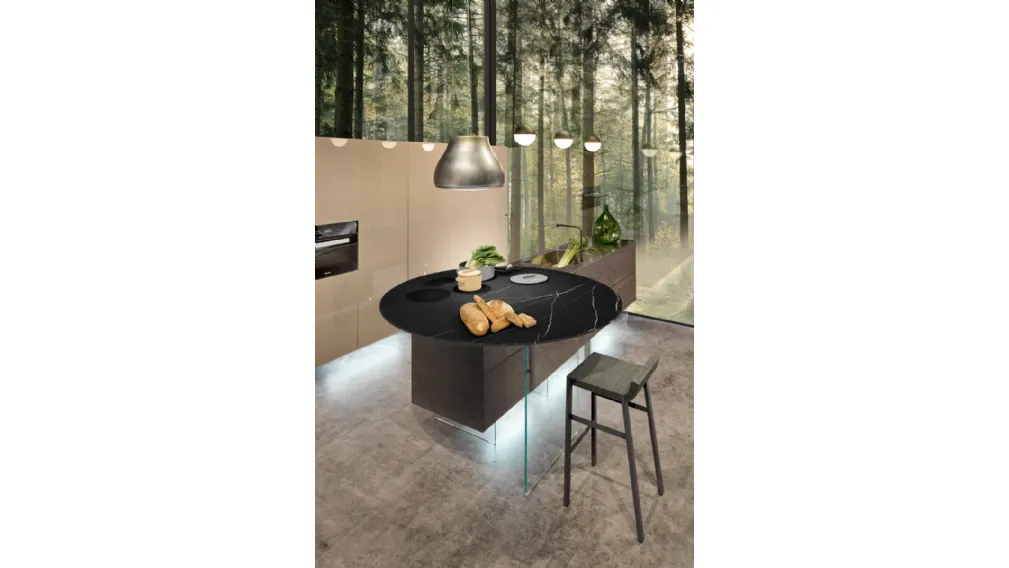 Cucina Design rotonda a isola con fuochi integrati in vetro effetto marmo e base in vetro trasparente Air Marble XGlass Marquina di Lago