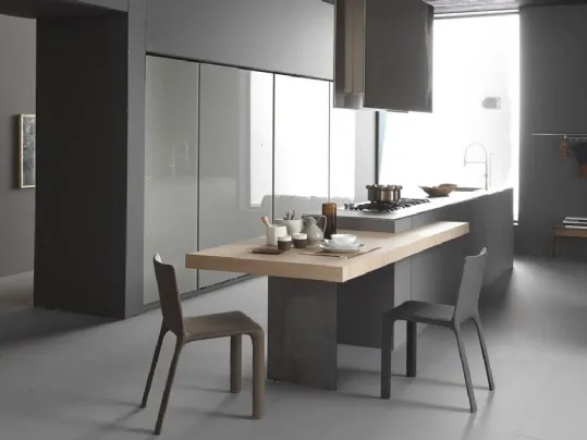 Cucina Design Light con isola in Vetro satinato Cendre e Rovere Supernaturale di Modulnova