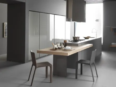 Cucina Design Light con isola in Vetro satinato Cendre e Rovere Supernaturale di Modulnova