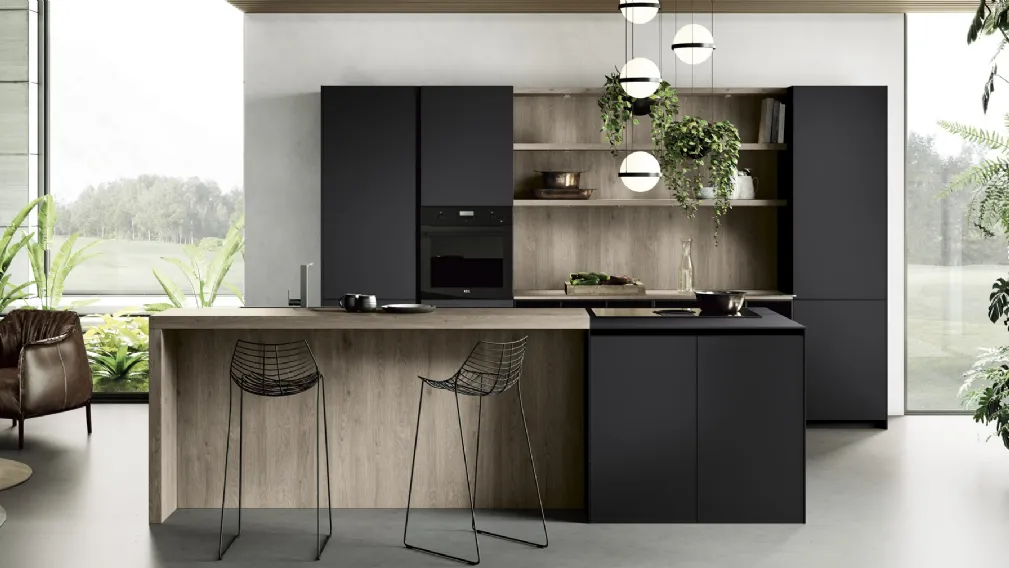 Cucina su misura con isola in vetro opaco finitura nero e bilaminato legno Rovere Tilo 2 0 di Miton