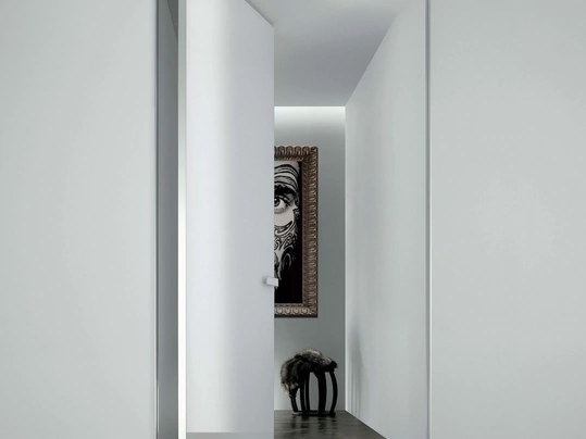 Porta per interni in vetro laccato lucido Aura complanare con chiusura magnetica di Rimadesio