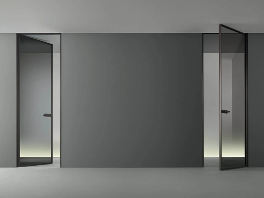 Porta per interni Zen in vetro grigio trasparente con telaio in alluminio di Rimadesio