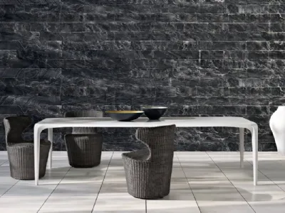 Tavolo outdoor Link in Cristalplant® (carica minerale naturale di idrato d'alluminio con resina poliestere acrilata) di B&B Italia