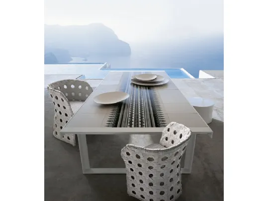 Tavolo Canasta con piano in piastrelle in gres porcellanato e base in metallo di B&B Italia