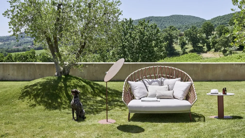Divano Emma Cross Daybed Compact in tessuto e metallo di Varaschin