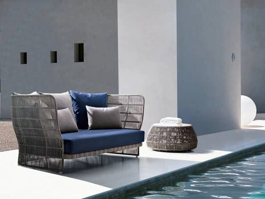 Divano e Pouf Canasta '13 di B&B Italia