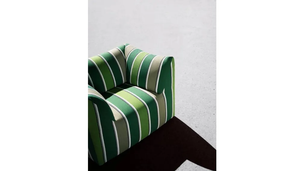 Poltroncina outdoor La Bambola in tessuto imbottito di B&B Italia