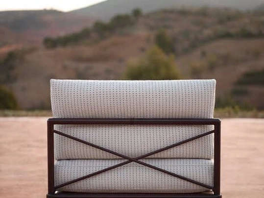 Poltroncina Nooch in alluminio e tessuto di B&B Italia