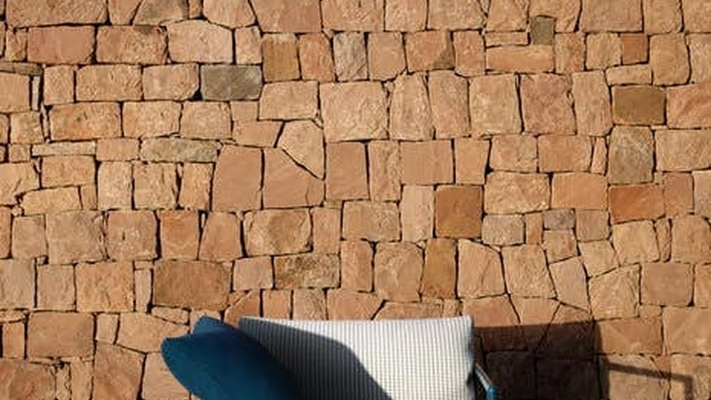 Poltroncina Nooch in alluminio e tessuto di B&B Italia