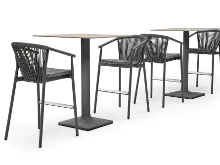 Sgabello impilabile con struttura in alluminio, seduta in tessuto tecnico in PVC e schienale in cordino sintetico Smart di Varaschin