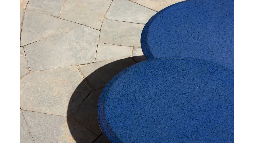 Tavolino Borea in pietra lavica smaltata di B&B Italia