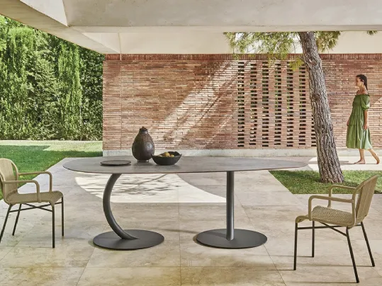 Tavolo con top in ceramica e base in acciaio Flexion Base Doppia di Varaschin